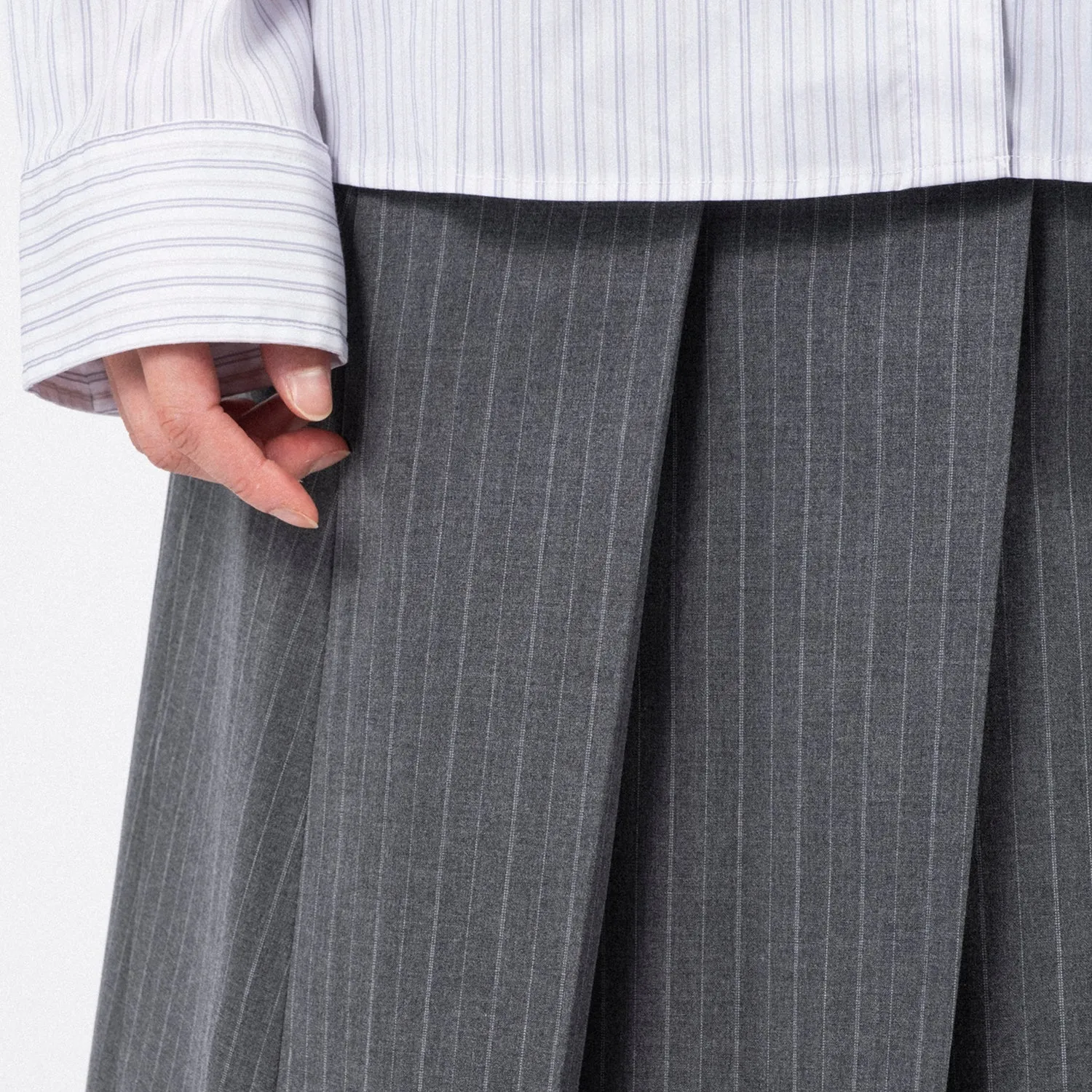 [DUNST] RIBBONED PLEATS SKIRT _ GREY STRIPE