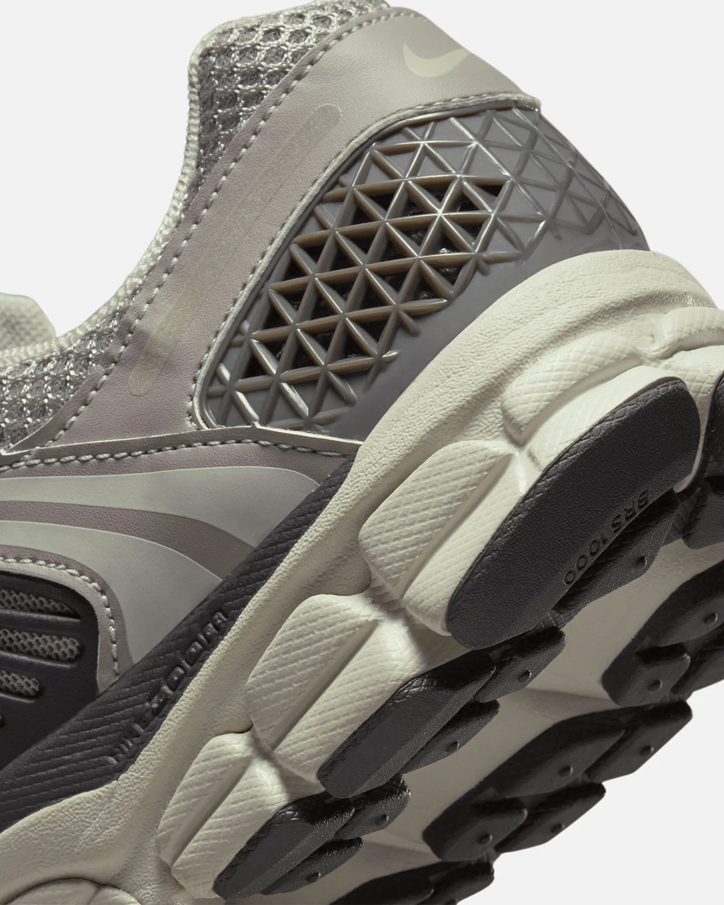 Nike Women's Zoom Vomero 5 Cobblestone/Light Bone