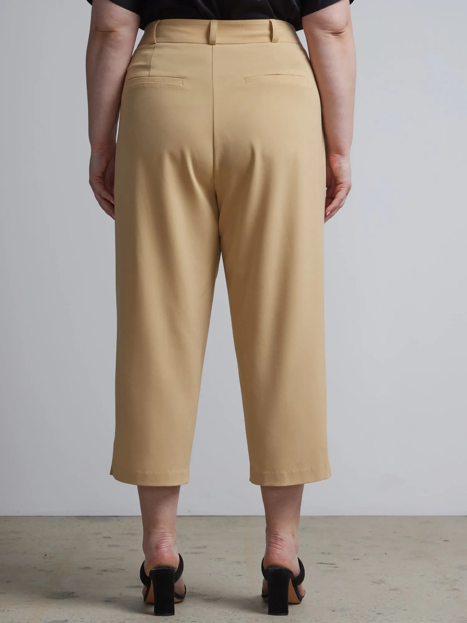 Plus Essential Stretch High Rise Capri Pant