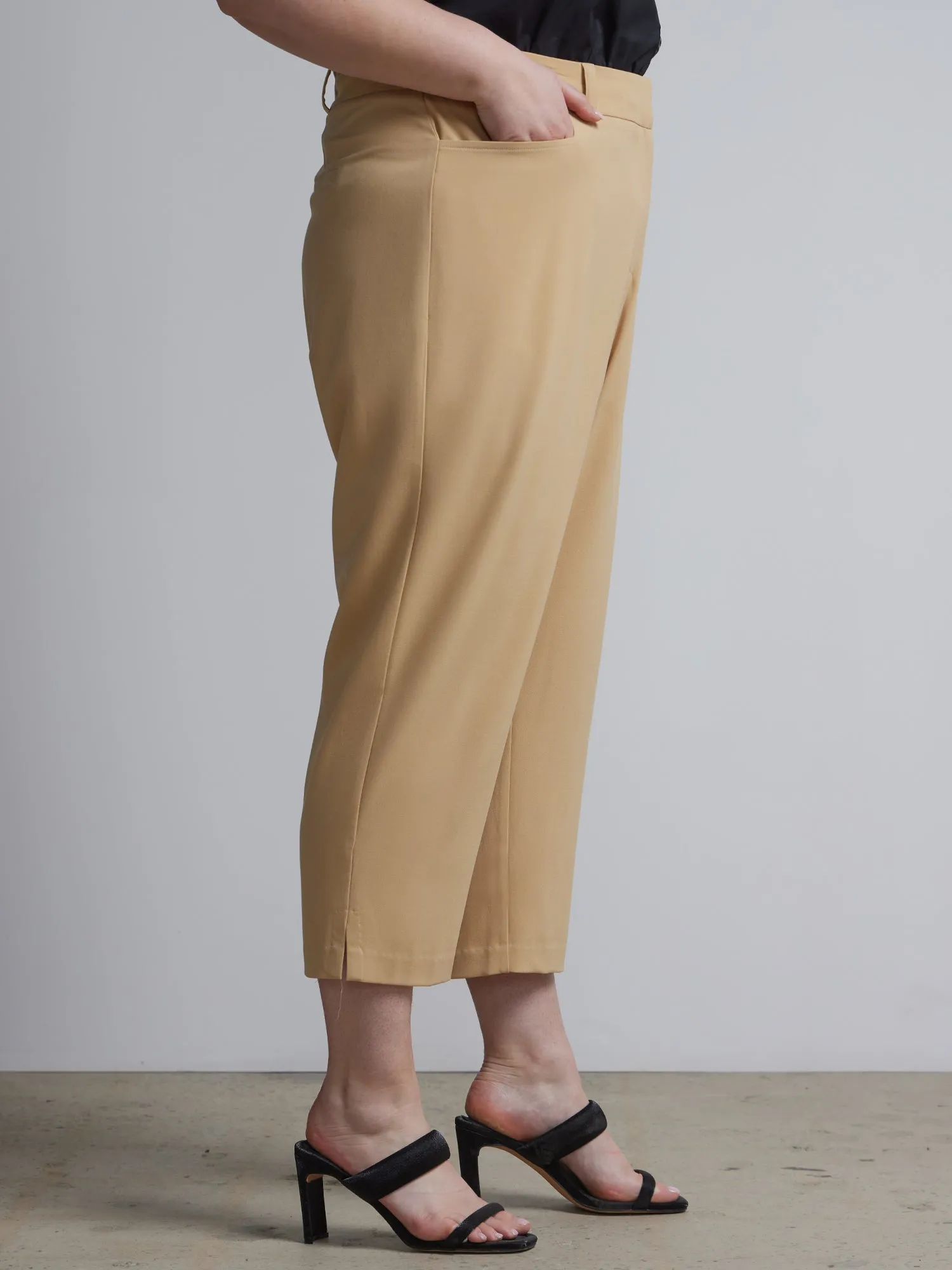 Plus Essential Stretch High Rise Capri Pant