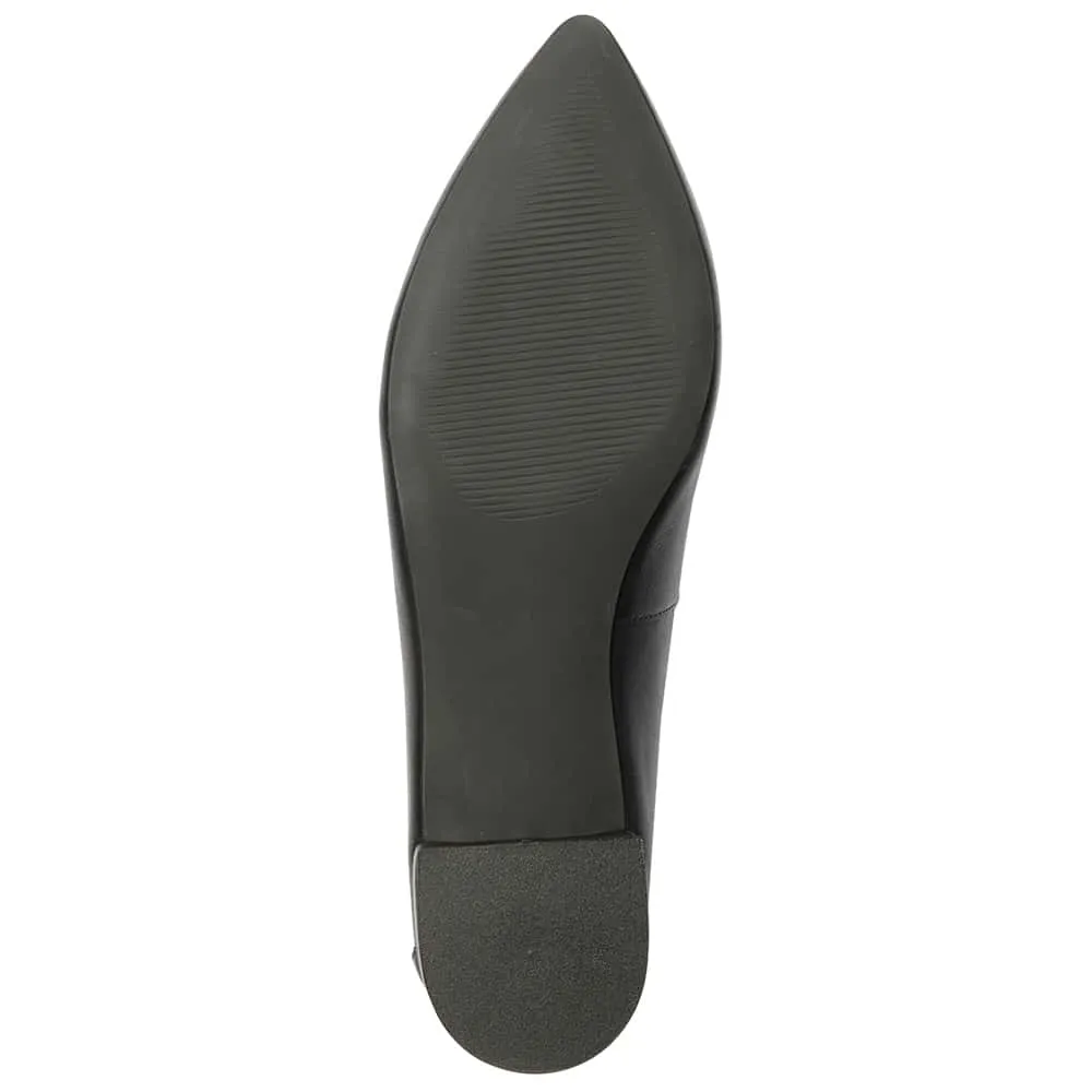 Raven Loafer in Black Leather