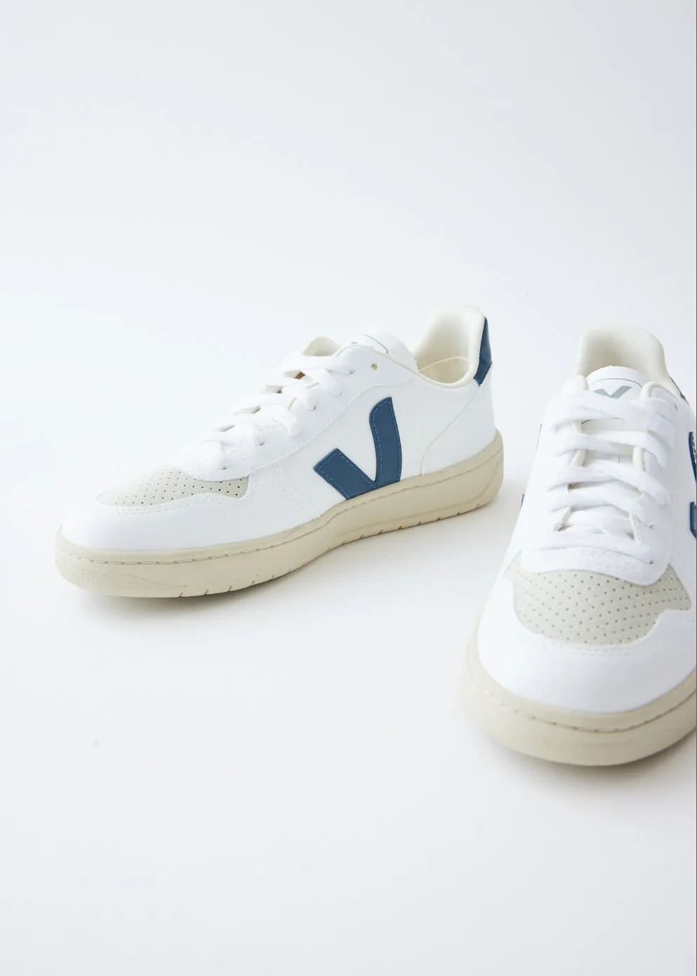 V-10 Vegan Sneakers